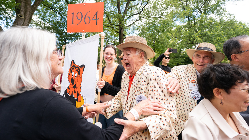 Dottie Werner talks with Old Guard memebers