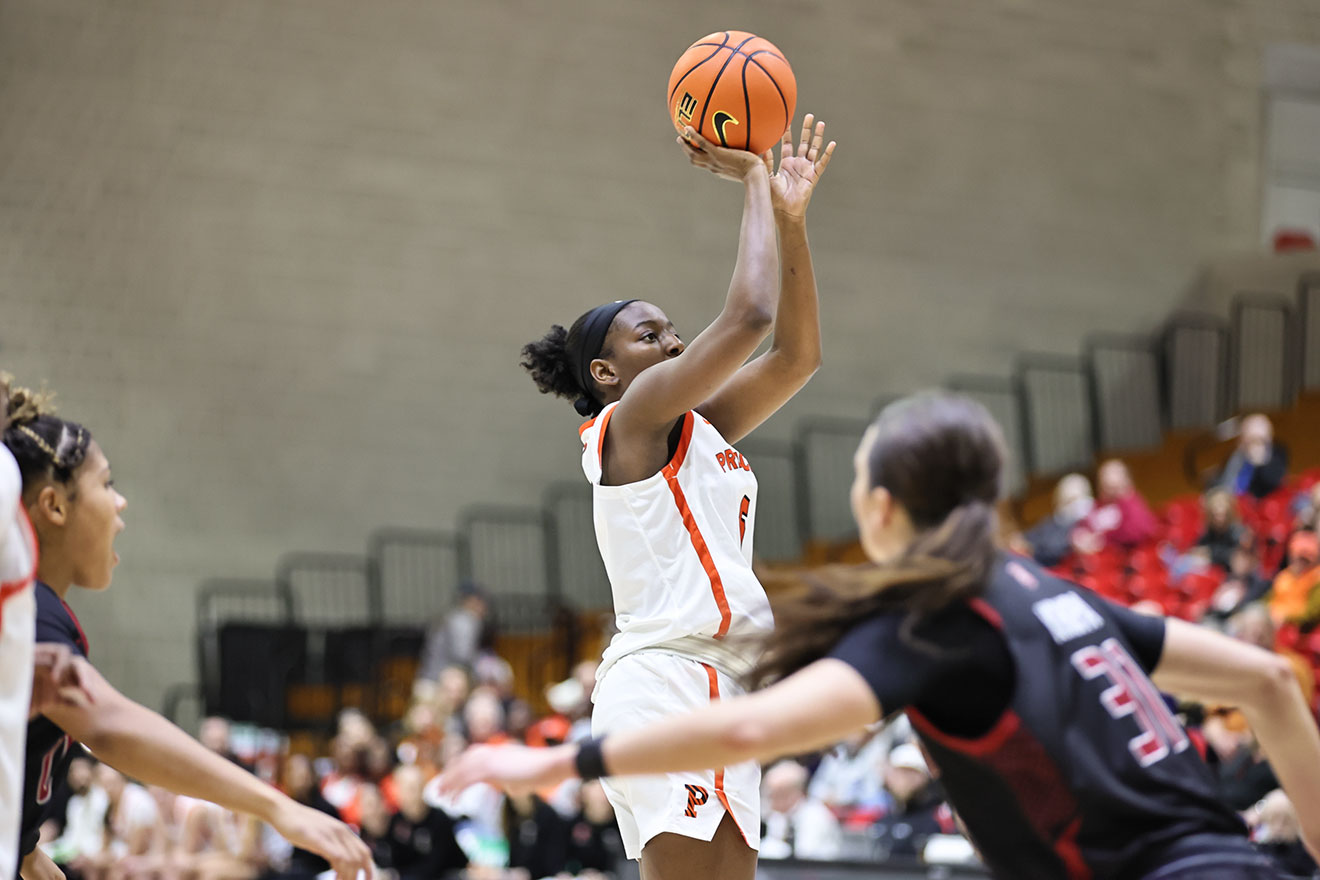 Fadima Tall shooting a jump shot