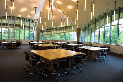 The "Treehouse," a spacious reading room on the 200 level.