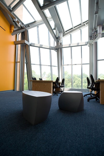 A large research and study area on the 400 level