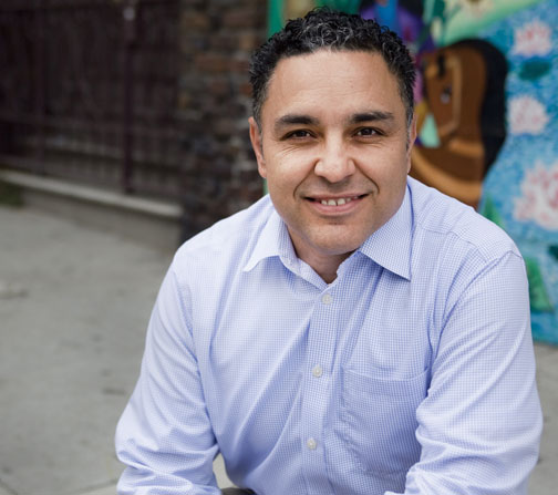 José Quiñonez *98 creates lending circles.