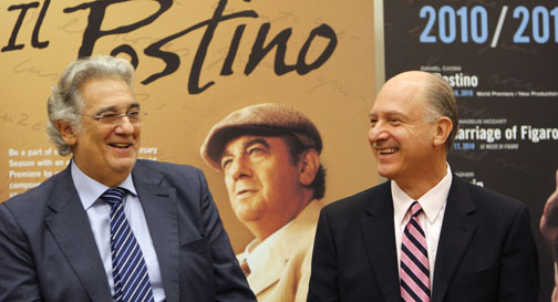 LIVE.AS_Catan.jpg Plácido Domingo, left, starred in the premiere of the opera “Il Postino” by Daniel Catán *77, at right.