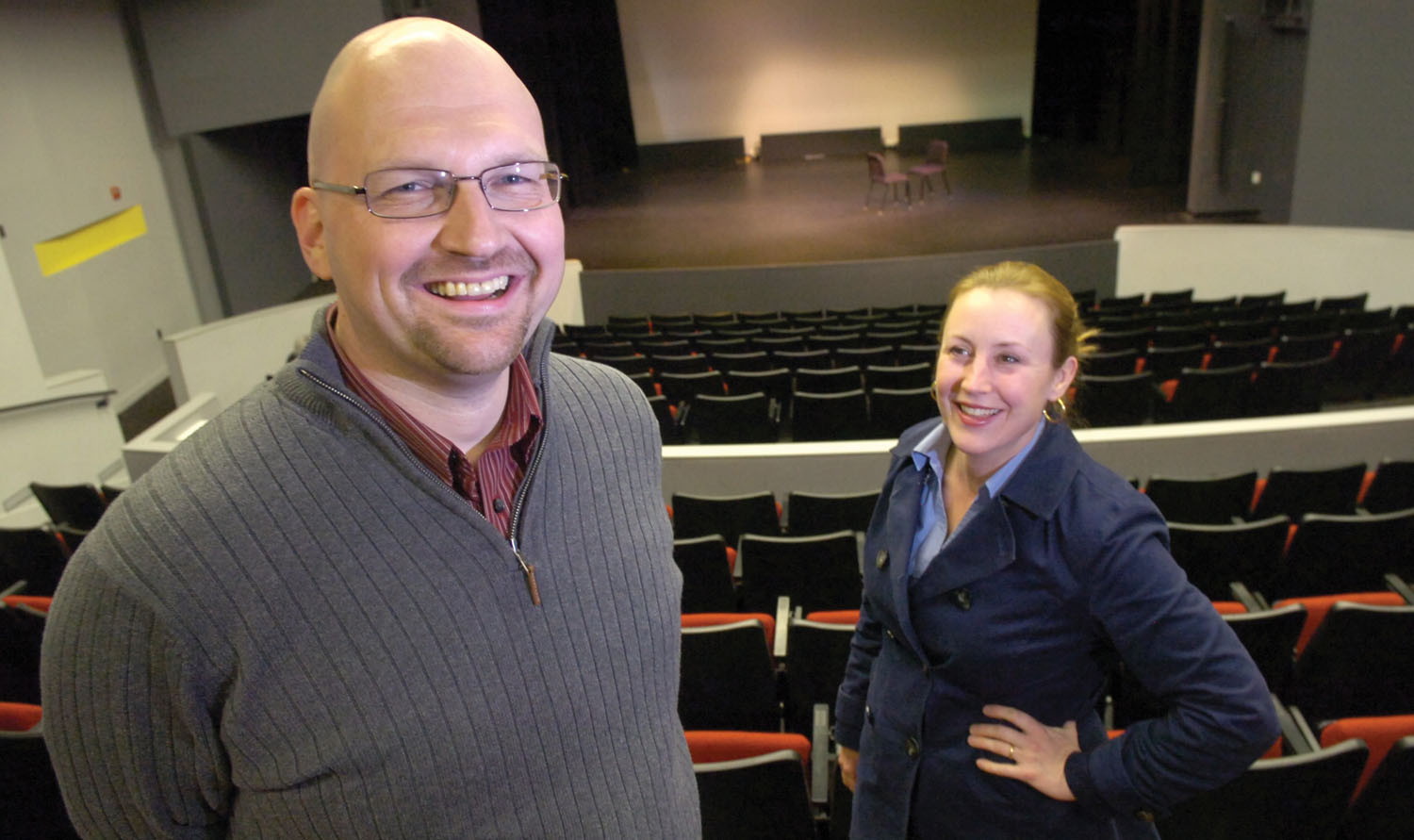 Rob Melrose ’92 directs wife Paige Rogers ’89 in “Bone to Pick,” a new play produced by their company, Cutting Ball Theater, in San Francisco.
