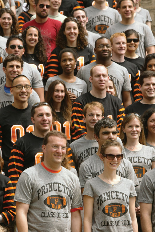 LIVE.R-FW01_0986.jpg Members of the Class of 2001 smile for a 10th-reunion portrait.