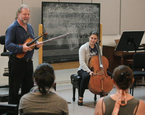 Fiddler Alasdair Fraser and cellist Natalie Haas discuss Scottish folk music with “Making Tunes!” students.