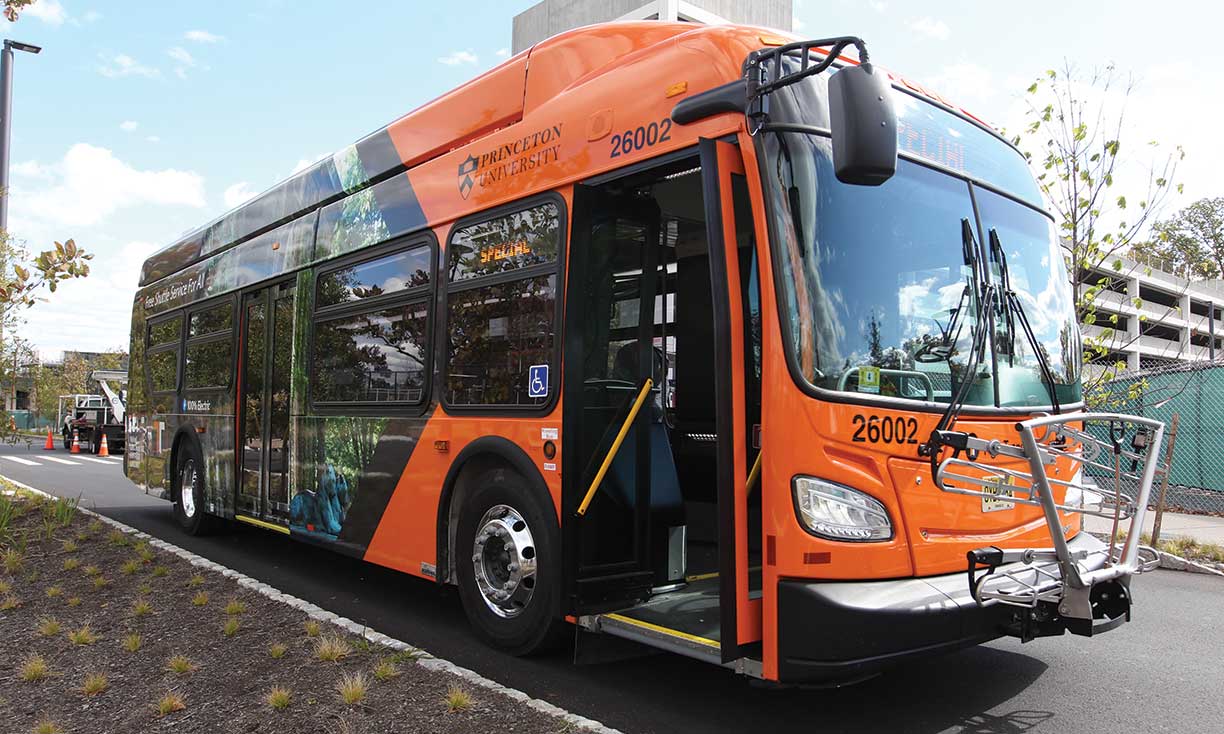 Princeton's New Bus Fleet: It's Electric! | Princeton Alumni Weekly