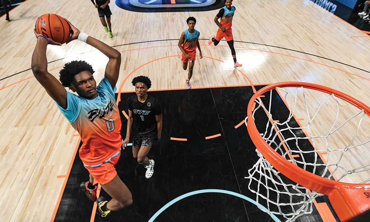 Ausar Thompson dunks on twin brother Amen in an OTE game