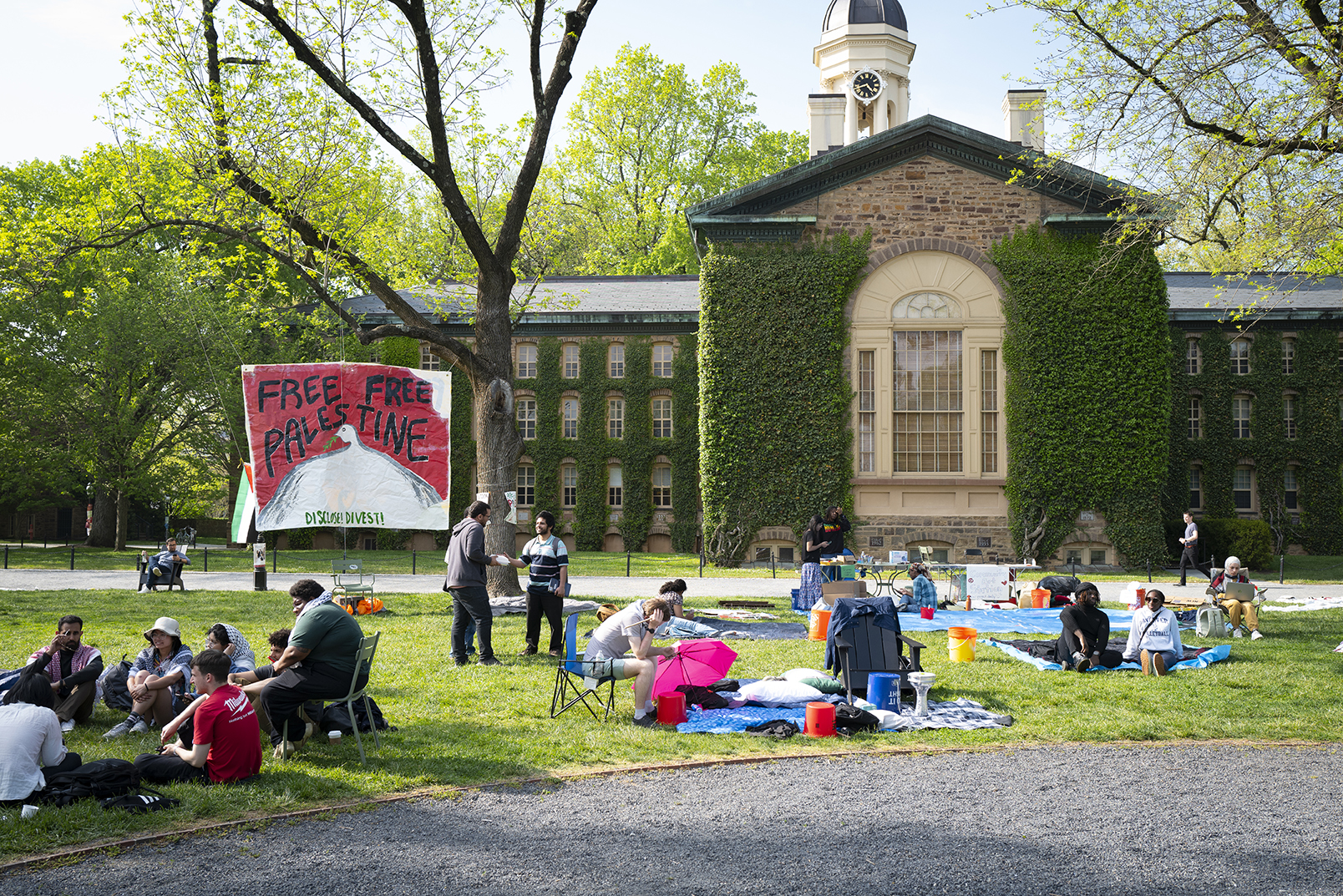 Campus Protesters Move to Cannon Green But Stay on Message | Princeton  Alumni Weekly