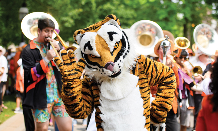  Princeton Alumni Weekly Motiv 