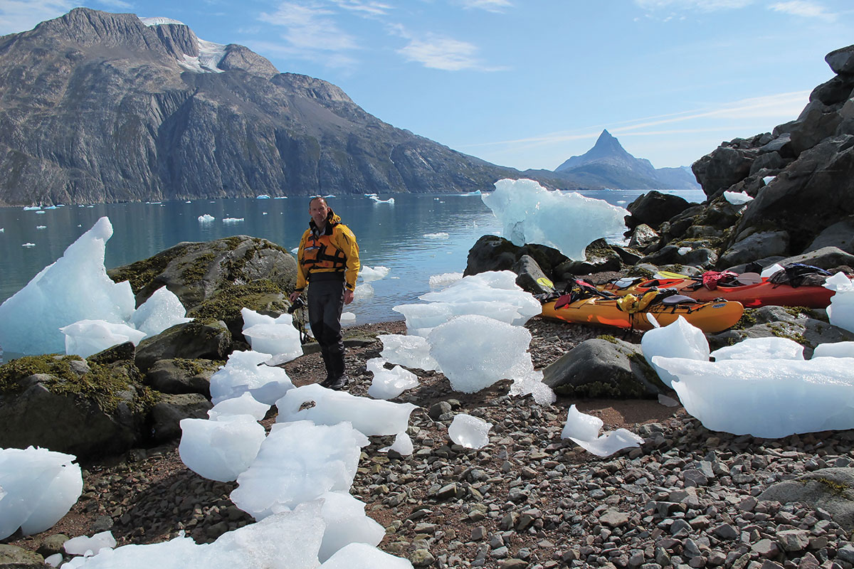 bergies.jpg Enjoying lunch among "bergies" stranded by low tide.