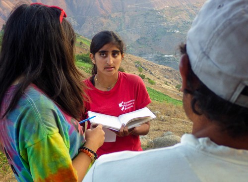 Kasturi Shah â16, center, and Amanda Li â16 talk with one of EWBâs community partners in La Pitajaya, Peru. (Courtesy Joshua Umansky-Castro â17)