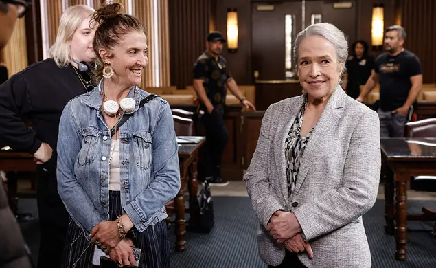 Screenwriter and Producer Jennie Snyder Urman ’99 Brings Bold Women to the Screen Screenwriter and Producer Jennie Snyder Urman ’99 Brings Bold Women to the Screen