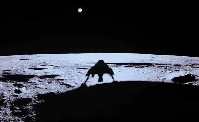 Princeton Aerospace Alumni Stick a Lunar Landing on First Attempt