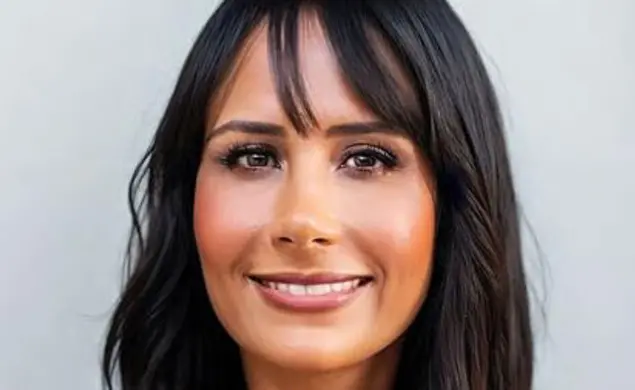 Cate Holahan ’02 Spins a Suspense Novel About a Missing Teen Cate Holahan ’02 Spins a Suspense Novel About a Missing Teen