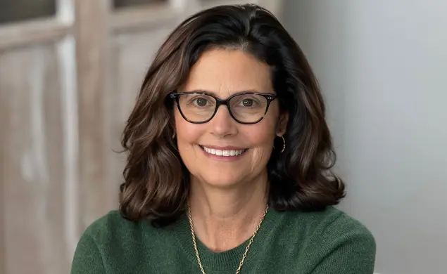 Tracy Dobmeier ’90 Collaborates on Novel that Blurs the Lines of Reality and Fiction Tracy Dobmeier ’90 Collaborates on Novel that Blurs the Lines of Reality and Fiction