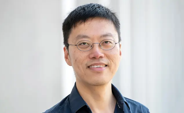 Q&A: Languages Expert Dong Li Explains the ‘Living’ Craft of Translation