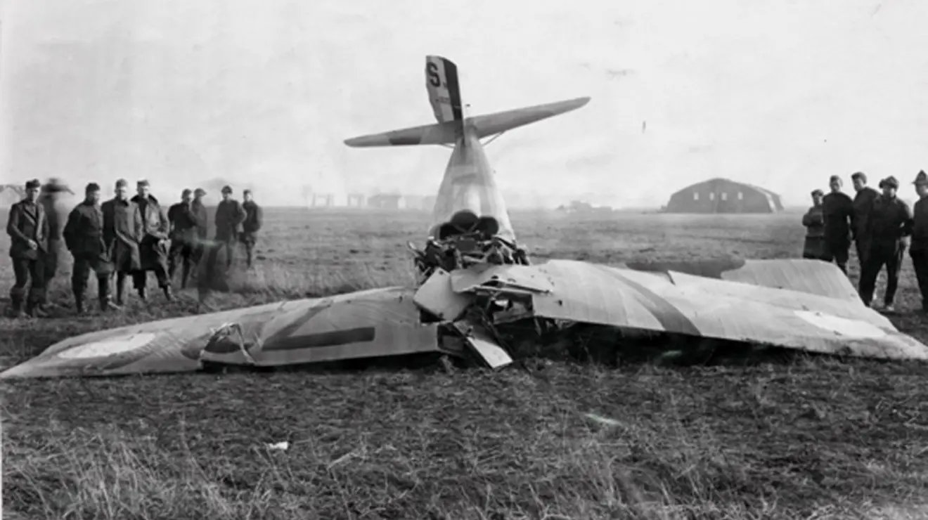 HobeyBaker_PlaneCrash3.jpg Image of Hobey Baker's plane after the crash.