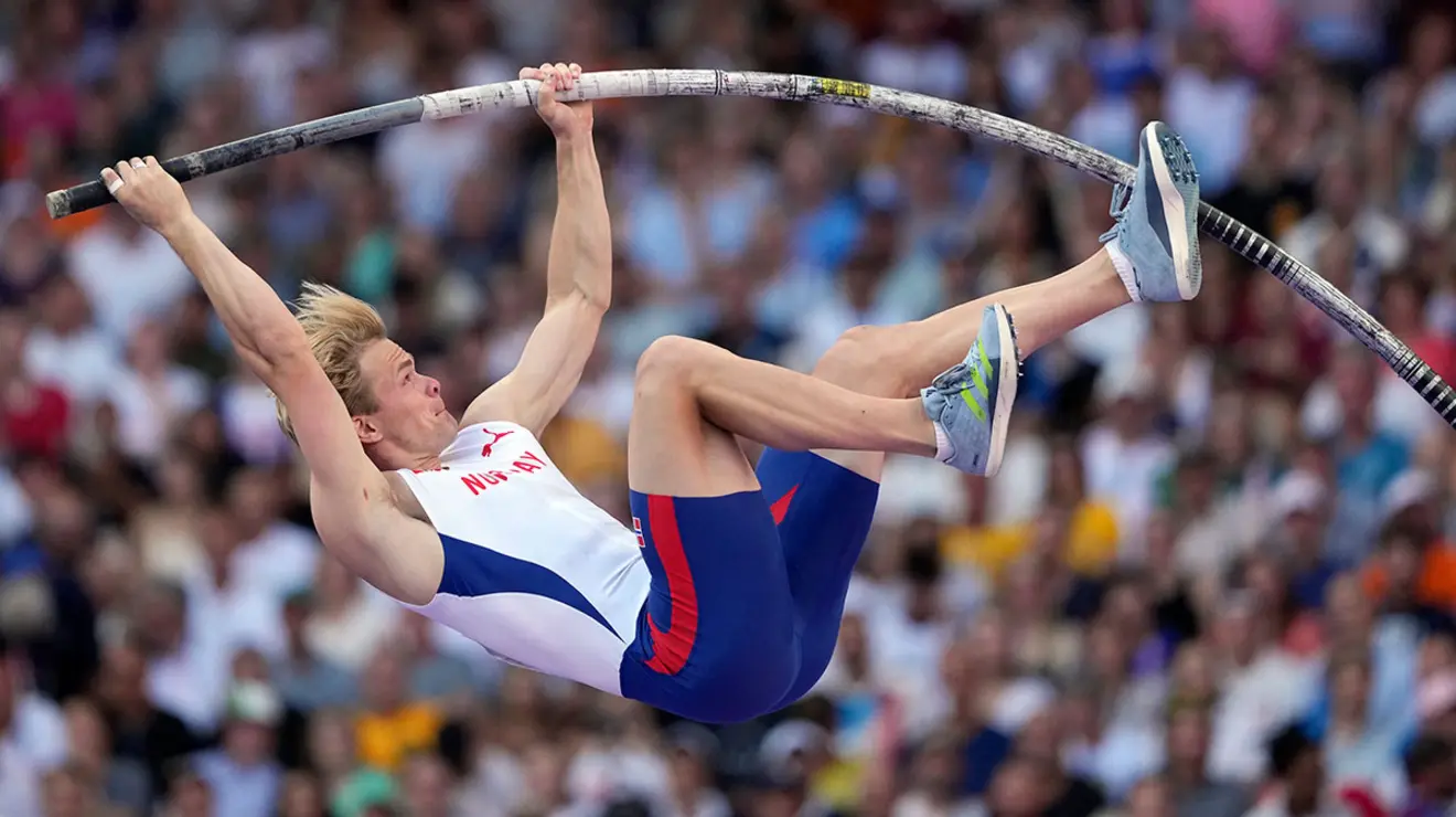 Paris-Slides-Sondre-AP24218655924593.jpg Sondre Guttormsen ’23 of Norway competes during the men’s pole vault final.