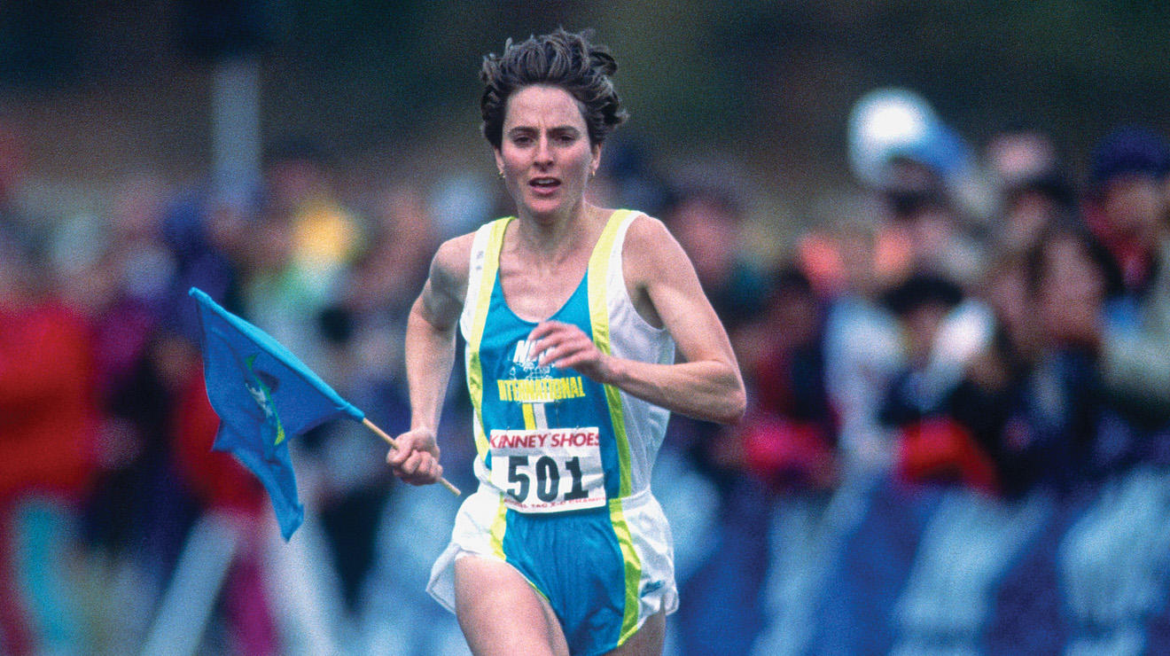 Lynn Jennings ’83 crosses the finish line