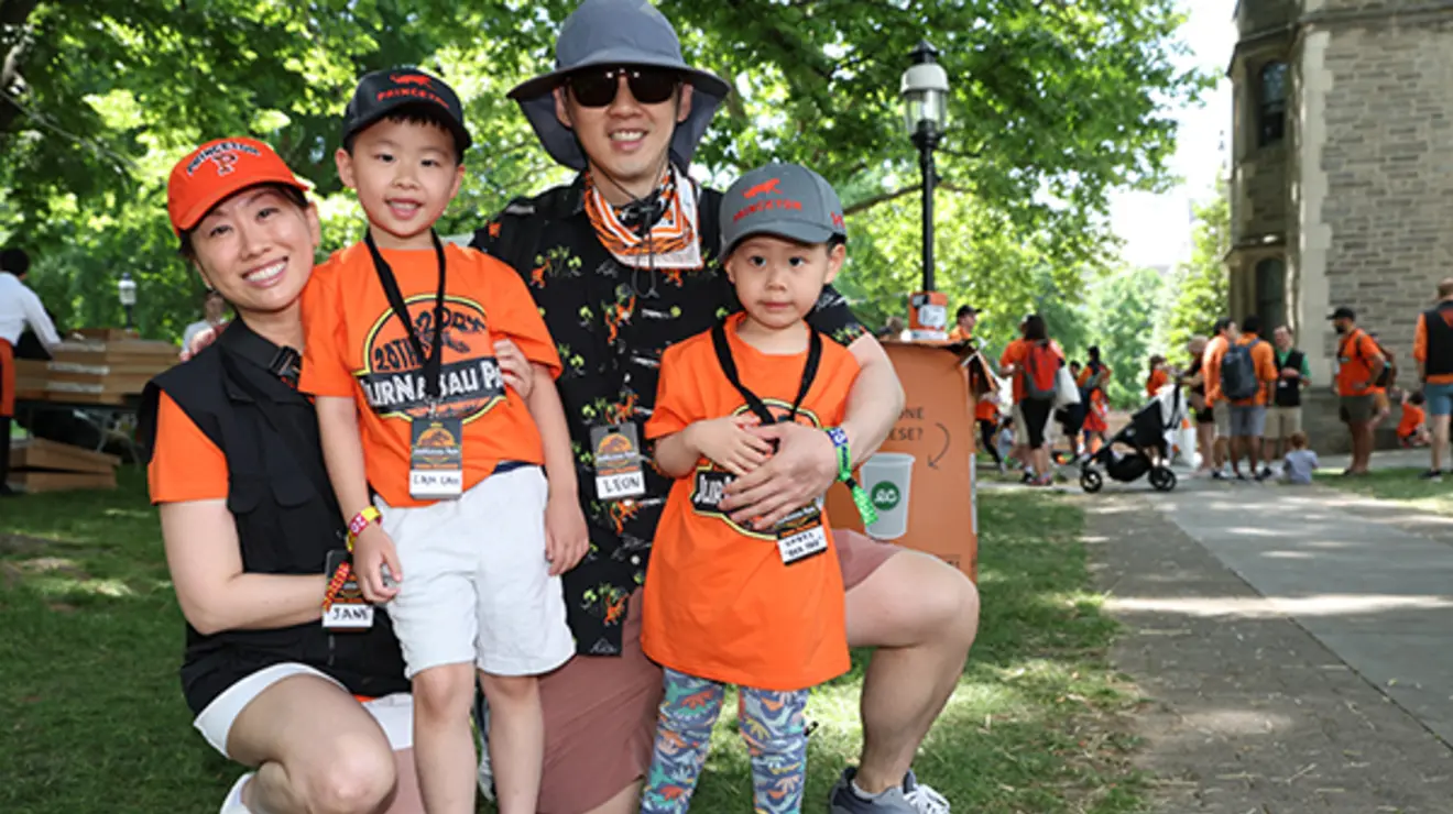 ReunionsSlideshow8.jpg Two parents pose with children wearing "JurNassau Park" T-shirts.