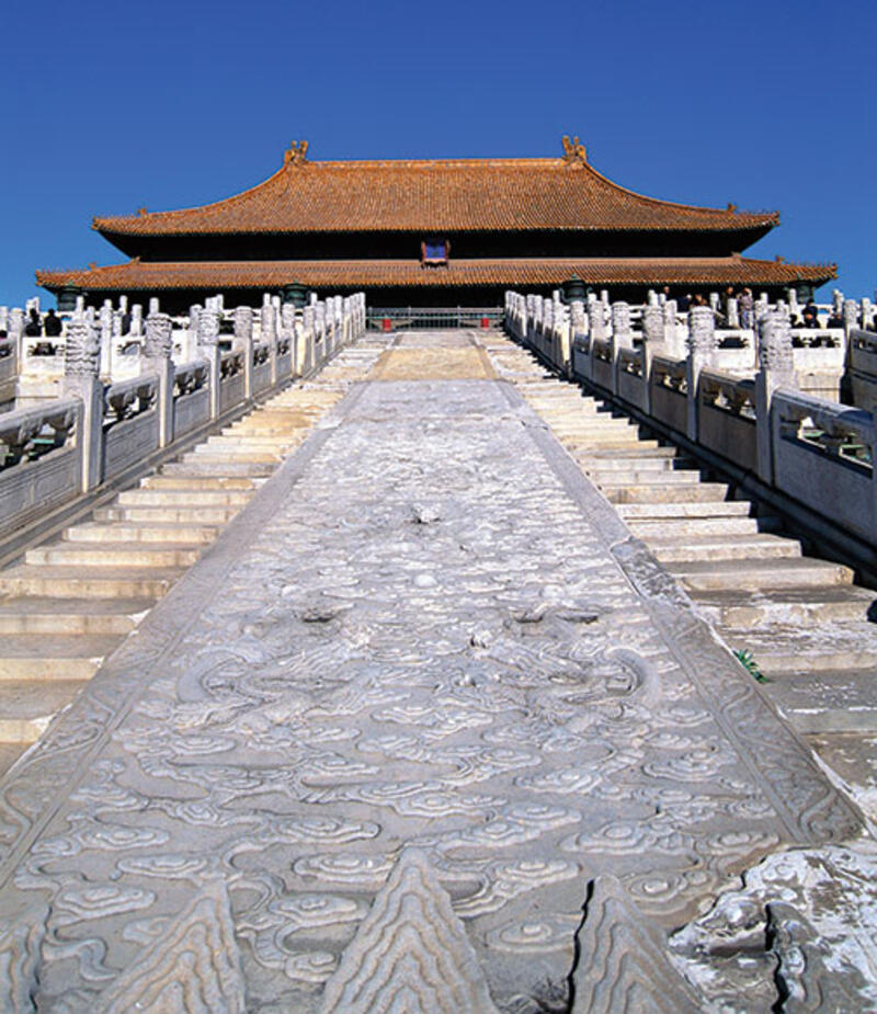 Researchers speculate that the Large Stone Carving (between the stairs) at Beijing&rsquo;s Forbidden City was hauled along an ice-slicked roadway.