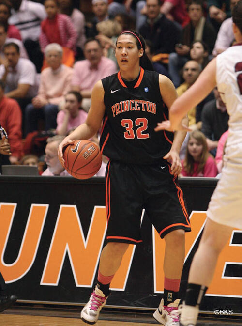 SP-WomenHarvard102new.jpg Forward Kristen Helmstetter ’14 has emerged as a strong player this season.