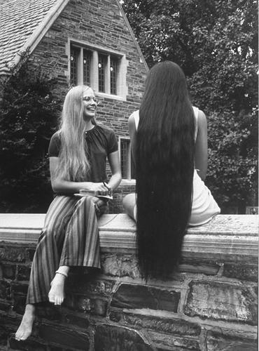 Marcia Boraas ’73, left, and Elaine Chan ’73 sit on a wall 