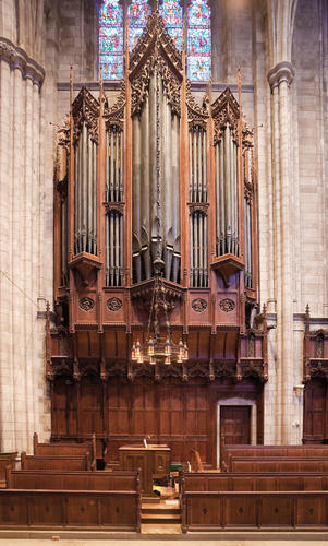 And there is a bit of Â­trickery at work, for the pipes directly above the organ console donâ€™t actually make any sound. â€œTheyâ€™re dummy pipes,â€ says Plutz. â€œPart of the Â­aesthetic [in 1928] was that they Â­didnâ€™t want the organ to sound too â€