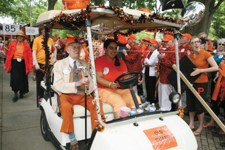 Malcolm Warnock ’25 carries the Class of 1923 cane – for the sixth time. His driver is Ariana Vera ’12.