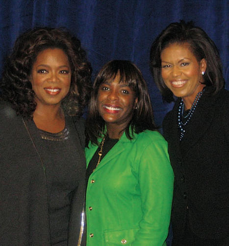 Sewell, center, with Oprah Winfrey and Michelle Obama ’85 ­during the 2008 presidential campaign.