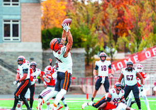 Luke Colella ’25 makes a catch