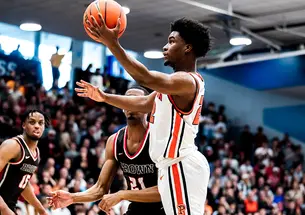 Dalen Davis scoops for a layup with his left hand