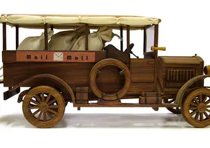 Model of an old-fashioned mail truck.