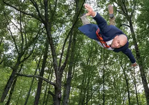 Kent De Mond fall out of the sky