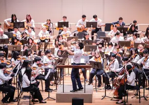 Lou Chen ’19 conducts students from INTEMPO and the Norwalk Youth Symphony at the Cultural Crossover Concert in April.