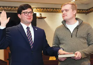 Thomas Emens ’25 being sworn in