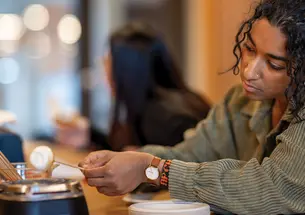 Sanjana Venkatesh ’26 roasts a marshmallow at the Science of Roasting event.