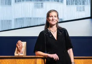 Helen Culver Smith ’03, photographed in front of a mahogany and marquetry grand piano the singer Bing Crosby played in the movie High Society.