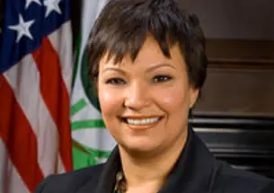 10333-480px-Lisa_P._Jackson_official_portrait-thumb-200x250-10332.jpg