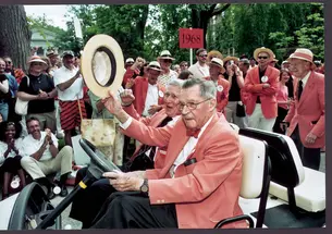 Robert F. Goheen ’40 *48, with Wallace Irwin ’40 *48, acknowledges the cheers of alumni during the 2005 P-rade.