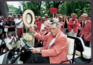 Robert F. Goheen ’40 *48, with Wallace Irwin ’40 *48, acknowledges the cheers of alumni during the 2005 P-rade.
