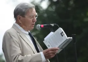 Galway Kinnell â48 at a 2009 reading. (T. Carrigan/Flickr)