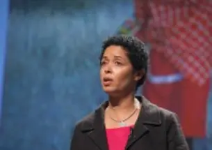Paula Kahumbu *02 speaks at the 2009 PopTech conference in Camden, Maine. (Courtesy Kris KrÃ¼g/Flickr)