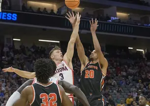 Princeton’s Tosan Evbuomwan ’23 shoots over Arizona guard Pelle Larsson