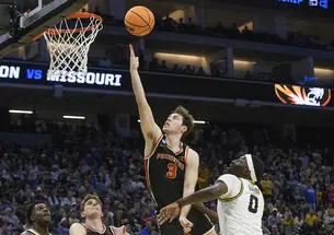 Ryan Langborg ’23 lays the ball up over Missouri forward Mohamed Diarra. 