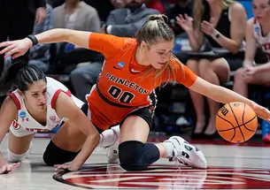 Princeton forward Ellie Mitchell ’24 stretches for a loose ball next to Utah guard Ines Vieira.