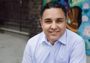 José Quiñonez *98 creates lending circles.