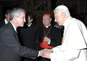 Max Gomez ’73 and Pope Benedict at a conference held at the Vatican in November.