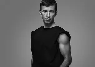 Anthony Roth Costanzo ’04