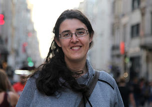 Elizabeth Tsurkov with a streetscape in the background.